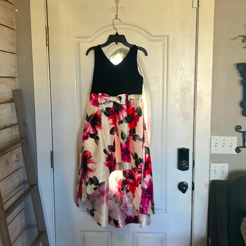 Girls (semi-formal) Speechless red and black floral - sz 12.5